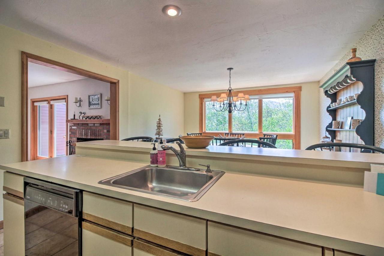 Timber Creek Townhome With 2 Decks And Mtn Views! West Dover Esterno foto
